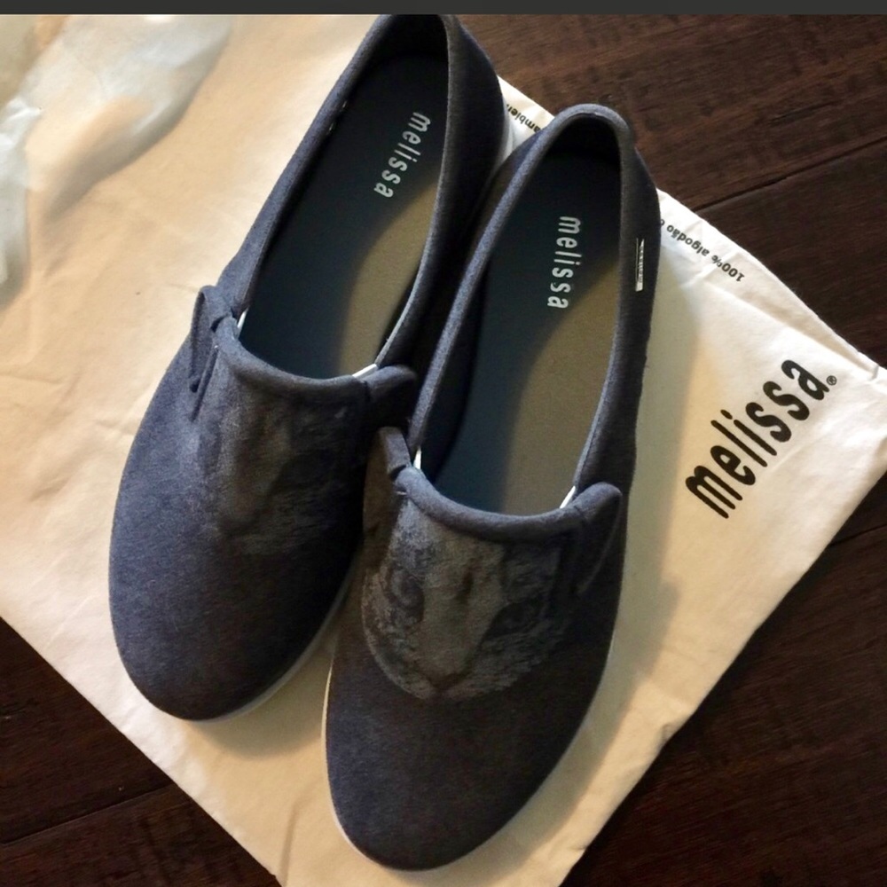 Melissa 🐱 faced suede slip on’s.